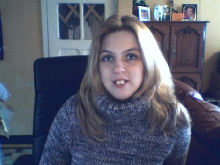 je suppose que je ne dois pas vous le dire c es ki . bon ben pour ceux qui e le save pas encore .c es cindy c es ma meilleur amie enfin non c es ma soeur de coeur je l adore je m entend super bien ave