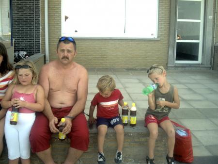 la moitier de la famille reunie il en manque encore lolll