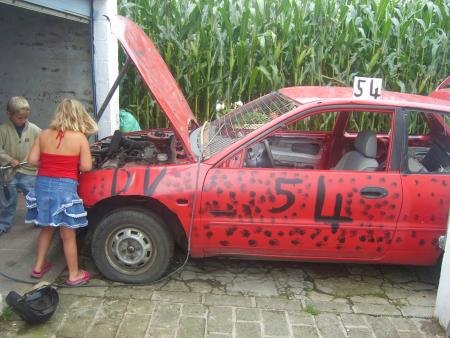 aller les loulou on bosse sur la voiture de papa mdr